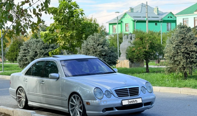 Mercedes-Benz E-Класс 2001 года