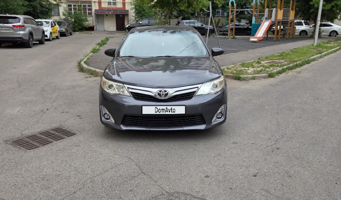 Toyota Camry 2012 года