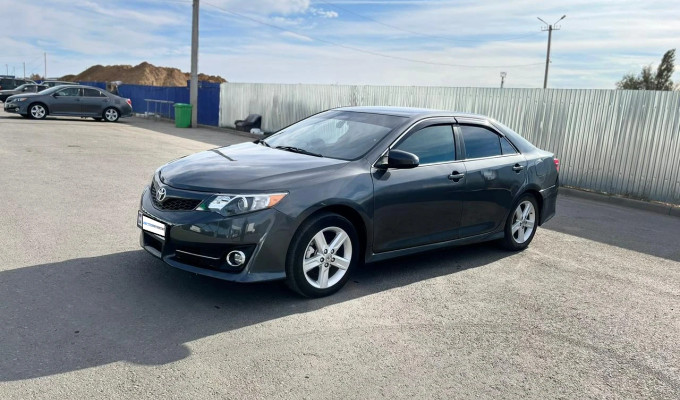 Toyota Camry 2012 года