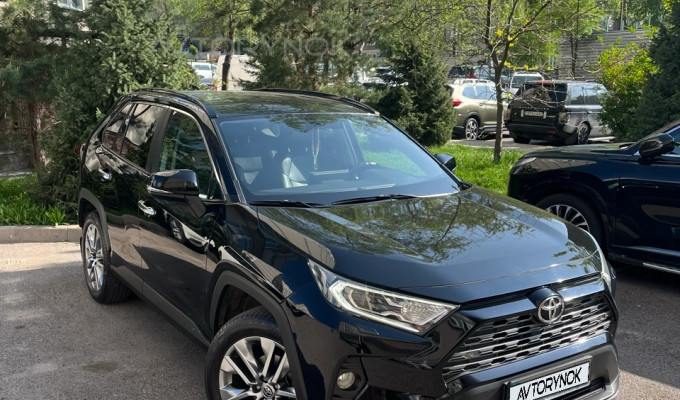 Toyota RAV4 2020 года
