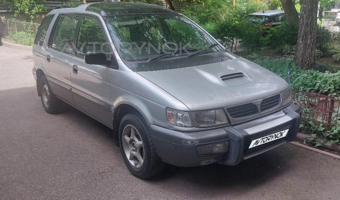 Mitsubishi Chariot 1995 года
