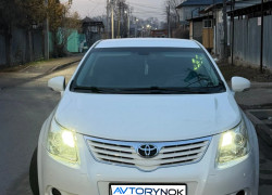 Toyota Avensis 2011 года