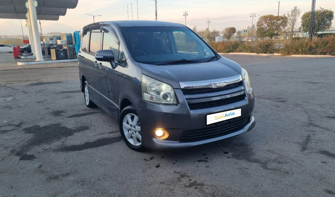 Toyota Noah 2007 года