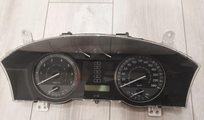 Щиток прибора на Toyota Land Cruiser 200